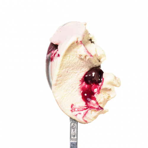 Lody o smaku Solony banan z wiśnią