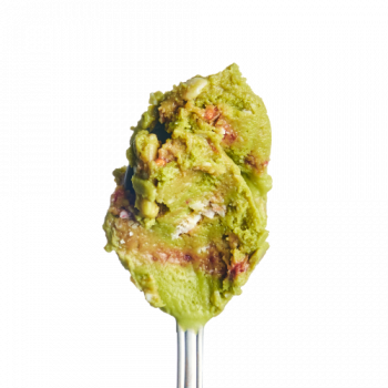 Lody o smaku Matcha z białą czekoladą i malinami